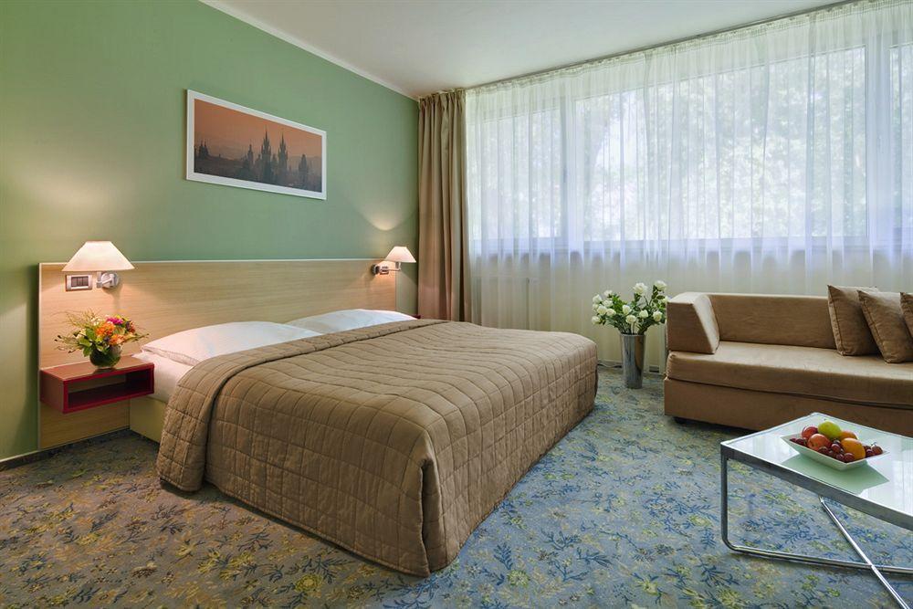 Michael 4* Prague